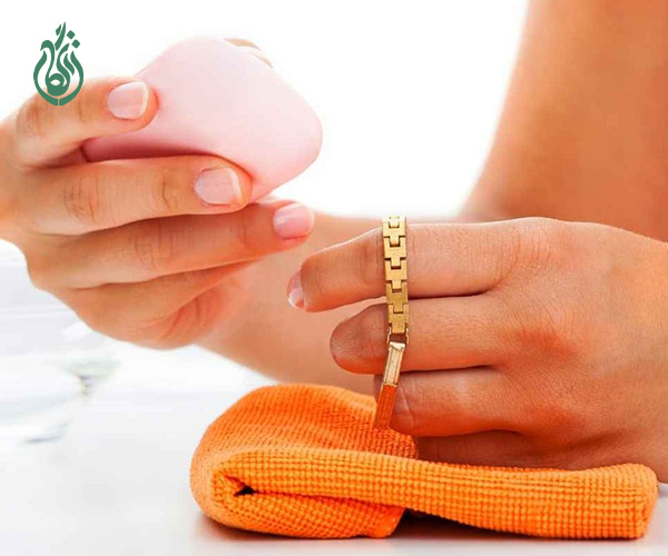 تمیز کردن طلا با صابون در خانه