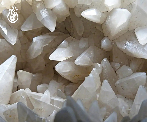 کاربرد سنگ کوارتز سفید برای مردادی ها